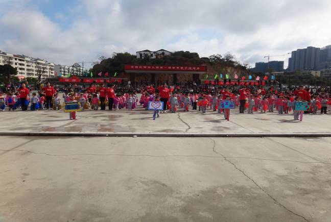 莊嚴(yán)地運(yùn)動員宣誓——“我是最勇敢的，我是第一名”