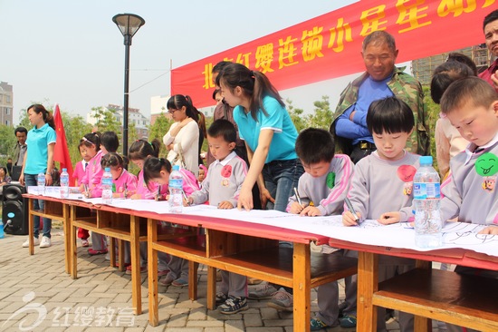 安徽蕪湖紅纓小星星幼兒園線(xiàn)條畫(huà)展示