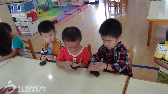 北京紅纓直營園英華園舉辦中秋慶?；顒?dòng)