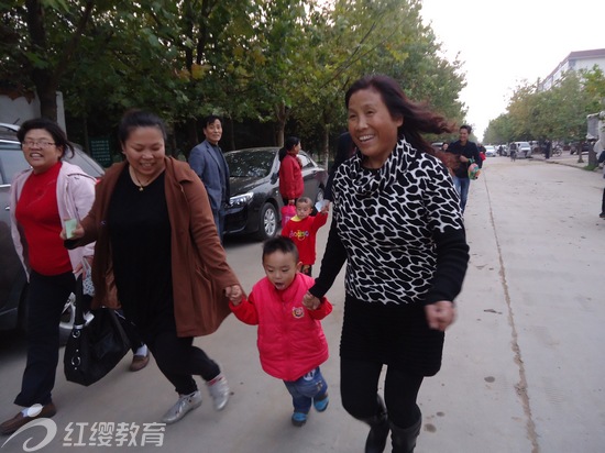 陜西寶雞紅纓愛(ài)德華教育舉辦首屆親子馬拉松活動(dòng)