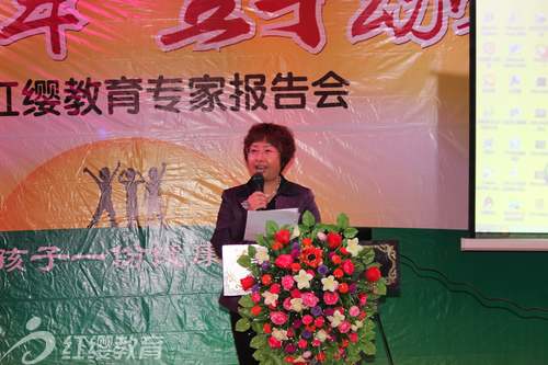河南開封紅纓童樂幼兒園專家王蘊(yùn)芬專家家長會