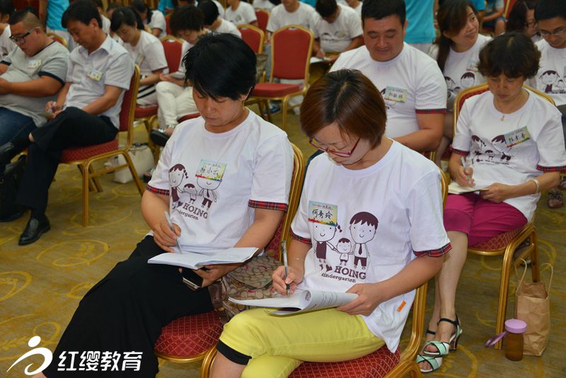 認(rèn)真聆聽，仔細(xì)記錄