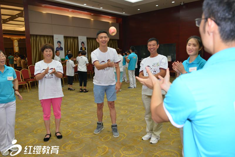 簡單的動作，深厚的情誼