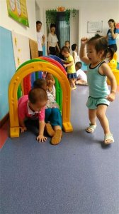 孩子們組建的陽光體育，玩得不亦樂乎！