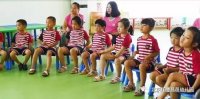 通過(guò)直觀形象的圖片讓幼兒對(duì)什么是火、火的用途、生活中如何預(yù)防火災(zāi)等安全知識(shí)有了全面的認(rèn)識(shí)和了解;同時(shí)，通過(guò)動(dòng)畫片的形式進(jìn)一步讓幼兒了解了消防員叔叔的具體工作，認(rèn)識(shí)了消防車、滅火器等消防工具，了解了滅火器的基本使用方法。
