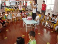 全園的好朋友為我過(guò)生日~~真幸福！