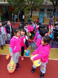 永康市西溪鎮(zhèn)陽(yáng)光幼兒園開展植樹節(jié)活動(dòng)