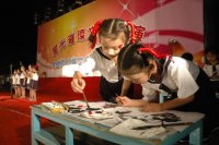 創(chuàng)意繪畫——我園采用國(guó)際知名美術(shù)教育家楊景芝老師獨(dú)創(chuàng)的繪畫方法，使孩子從小像大師一樣自由創(chuàng)作，盡顯孩子的創(chuàng)造性。