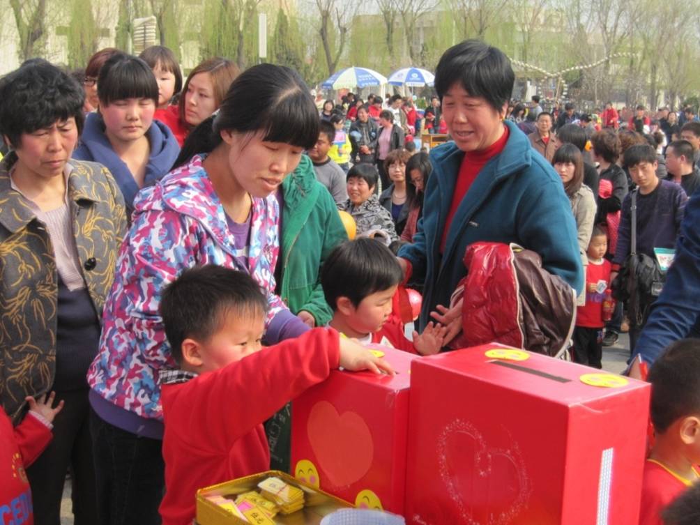 助學桑梓，愛心義賣育英才雙語幼兒園感恩賣