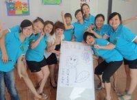 花兒朵朵對的隊(duì)名和隊(duì)標(biāo)。