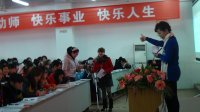 課中，參培教師積極回答專(zhuān)家的提問(wèn)