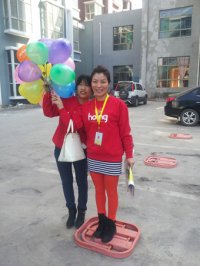 園長親自深入社區(qū)宣傳“獻愛心，傳教育”活動