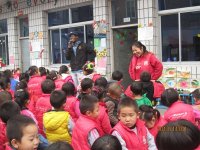 我們在學(xué)習(xí)兒歌呢！