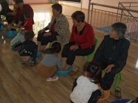 我給爺爺奶奶洗腳！
