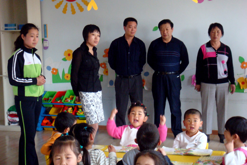 政府副縣長(zhǎng)劉俐宏到愛(ài)迪幼兒園調(diào)研