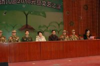 蔡甸區(qū)武警中隊(duì)隊(duì)長張長江與4名武警戰(zhàn)士、蔡甸區(qū)文化館館長和蔡甸區(qū)政協(xié)常委都出席了本次聯(lián)歡會。
